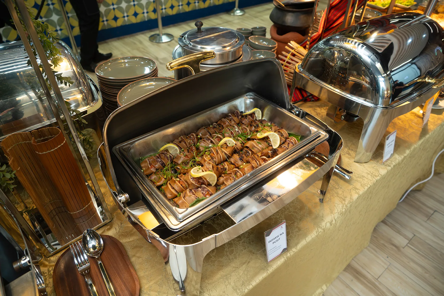 Cafeteria, food hall, and employee dining